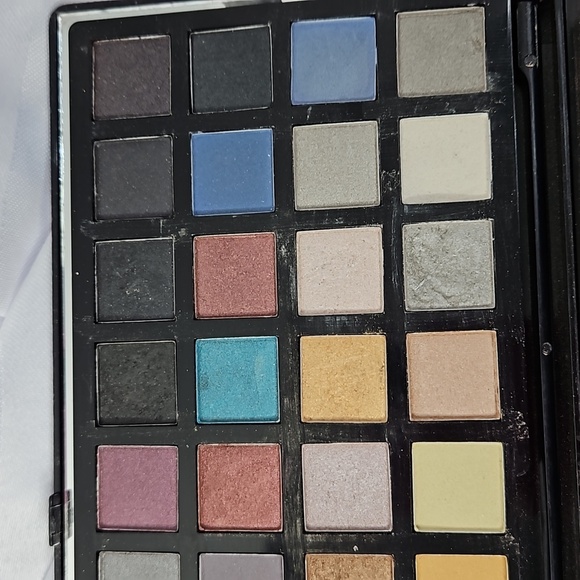 EYE AND FACE PALETTE - Picture 5 of 9